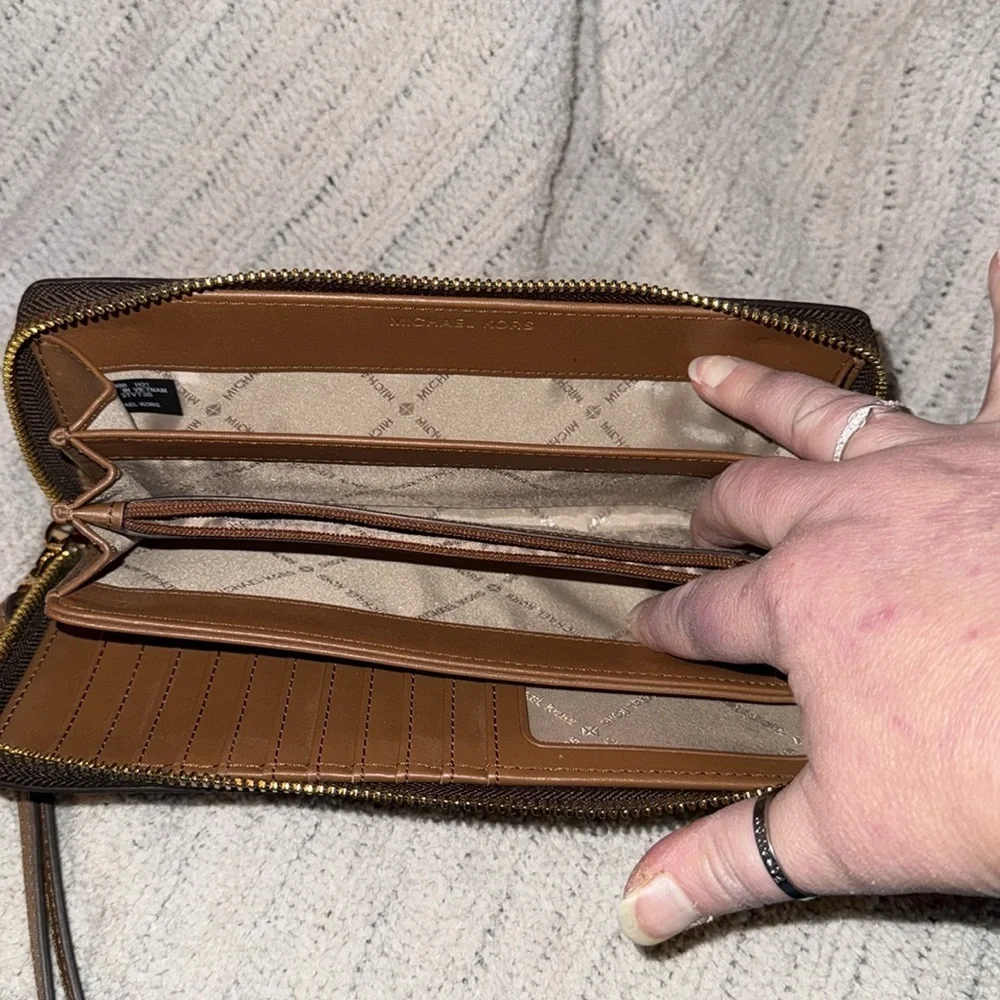 Michael Kors wristlet/ accordion zip around wallet NWOT